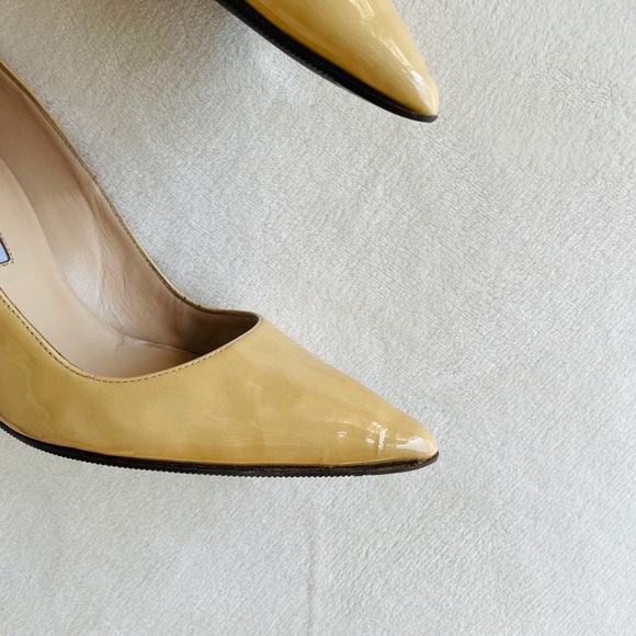 FINAL Manolo Blahnik Patent Nude Pump - Picture 6 of 13